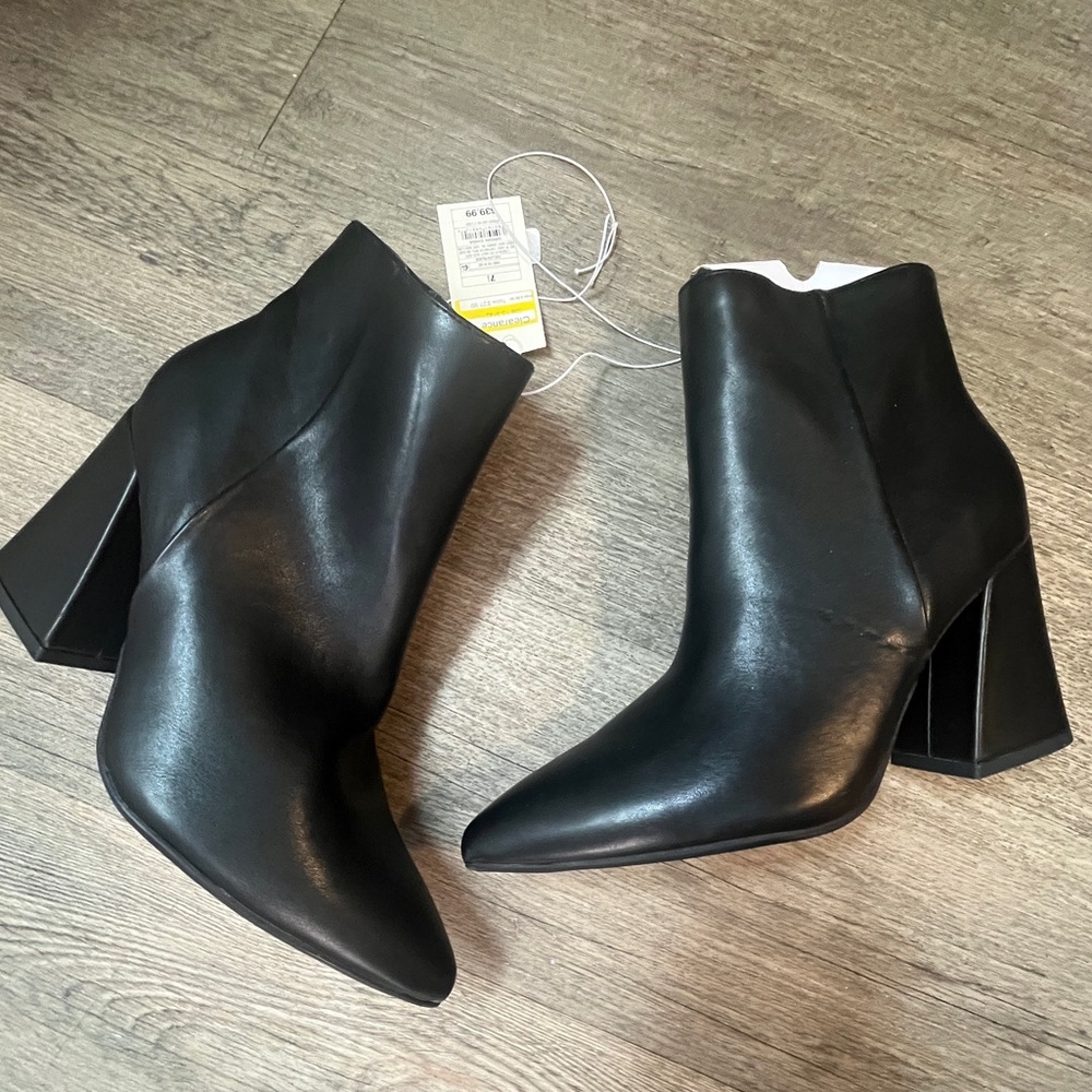 NWT black boots size 7 1/2.